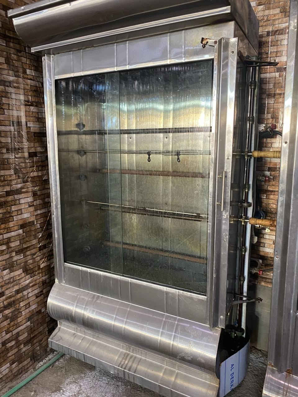 السلام عليكم شواية دجاج استعمال قليل تفصال الستيل 0-8 العنوان بغداد العامريه السعر 1700 ملاحظه اني مكلف بلنشر الاستفسار ع الهاتف ***********
