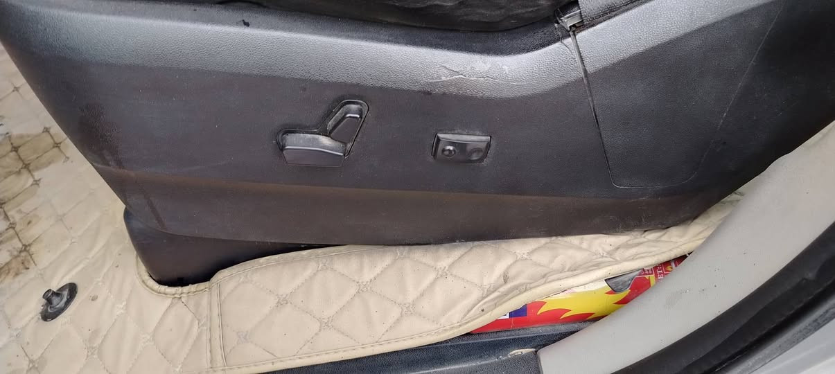 السلام عليكم من رخصة الأدمن دوج كرفان 2013 sxt رقم بغداد بأسمي سياره داخله كلين بلعراق طخة بسيطه باب الصندوق وشخط كارت كد شبر سياره خير من الله كير محرك تبريد تدفئه جام كهرباء تشغيل عن بعد ابواب وجنطه كهرباء كراسي منفصله تبريد ثلاث قطع تخم تاير باتري جديد صدر خلفي امامي شاشه كبيره سياره ماشيه 132 السعر 145 قفل اخوان كلشي اكو بلسوك،،، ***********
