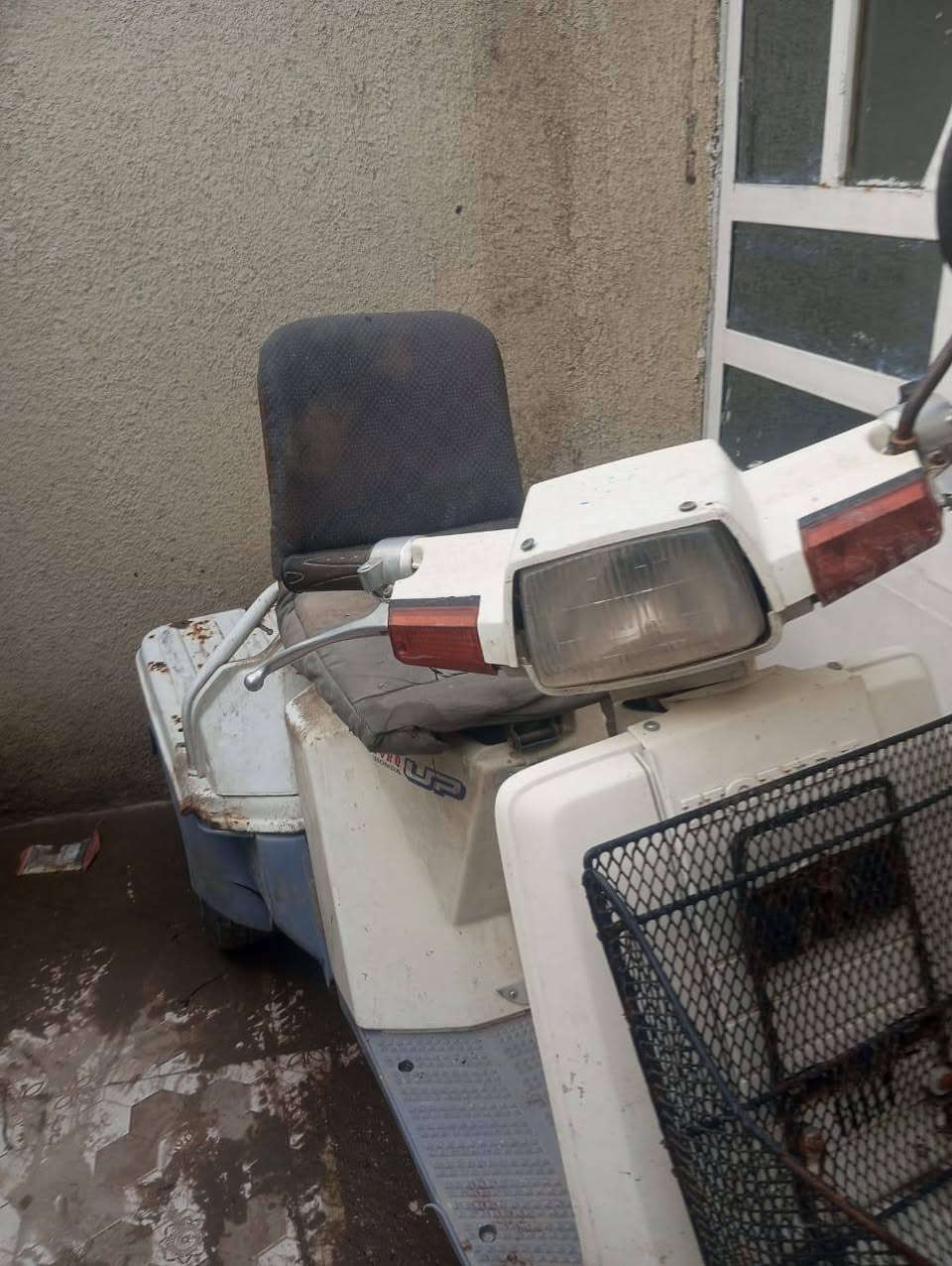 السلام عليكم دراجه للبيع مثل ماطالعه بل صوره بانزين المحرك نضيف  نقص سلف سعر 400 الف ابيع او اراوس الهاتف ***********
