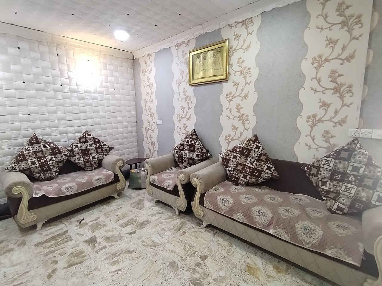 سلام عليكم عندي تخم للبيع بسعر مناسب جدا 160الف ولامقعد نازل رجلين ثنين مفصولات يحتاجلهن شد براغي  ضامتهن يمي عشر مقاعد مع كوشات كبار


**إذا كنت صاحب هذا الإعلان وتريد حذفه لأي سبب، رجاءا أرسل رسالة إلى الدعم الفني**