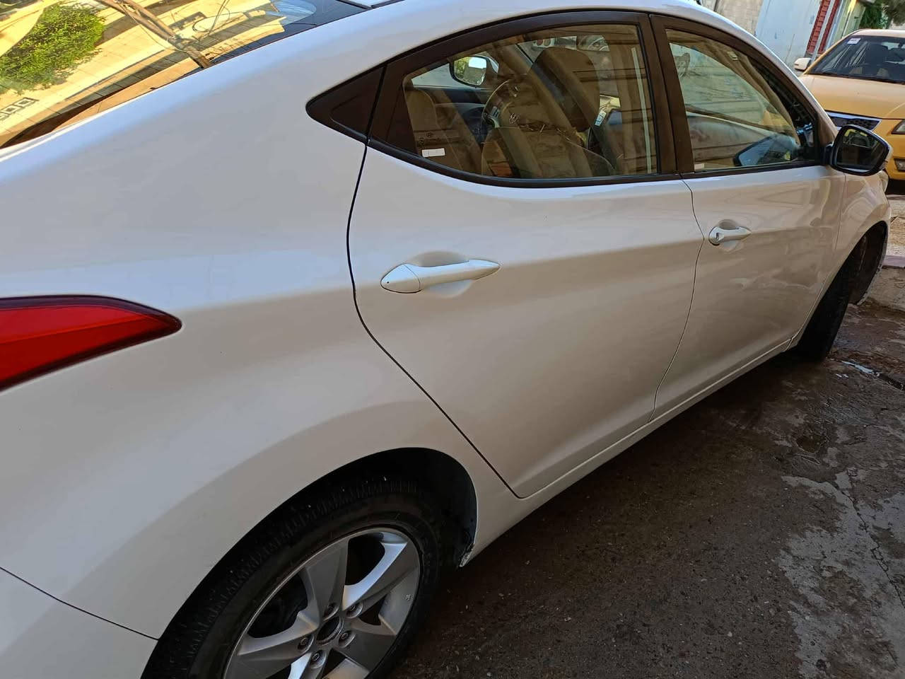 السلام عليكم الانتره للبيع موديل 12 خليجي محرك كير شرط بدون ضرر بيها مكانتات بارد كاربون موجود بسمي شرط التحويل سياره جاهزه للستفسار الاتصال على الرقم ***********
