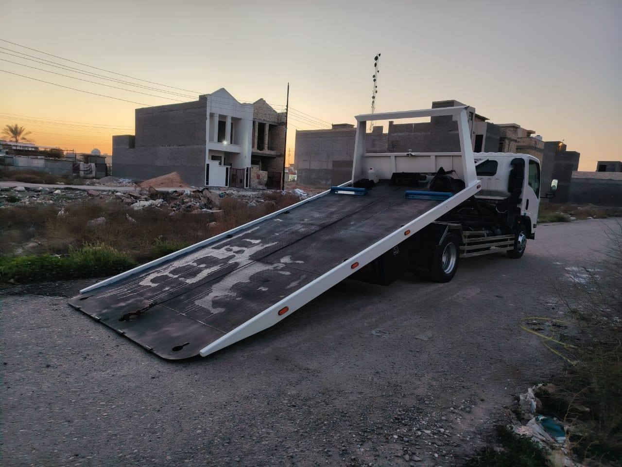 السلام عليكم ورحمة الله وبركاته للبيع ازوزا موديل 2012رقم سليمانيه انكليزي باسمي سنويه جديده تحويل مباشر كرين سطحي جاهزه من كلشي مكفوله من كلشي مسجله بل سنويه كرين سطحي محرك 115عادي بدون سوبر بدي تسكام حمال 3جكات طول 6الى ربع  عرض 220 للبيع اومراوس سياره صالون اخوان السياره كلش جديده واحلى من الصور وتجي وشوف بعينك وجاهزه حداده تخم تاير كير محرك تبريد للاتصال *********** مكانها بغداد
