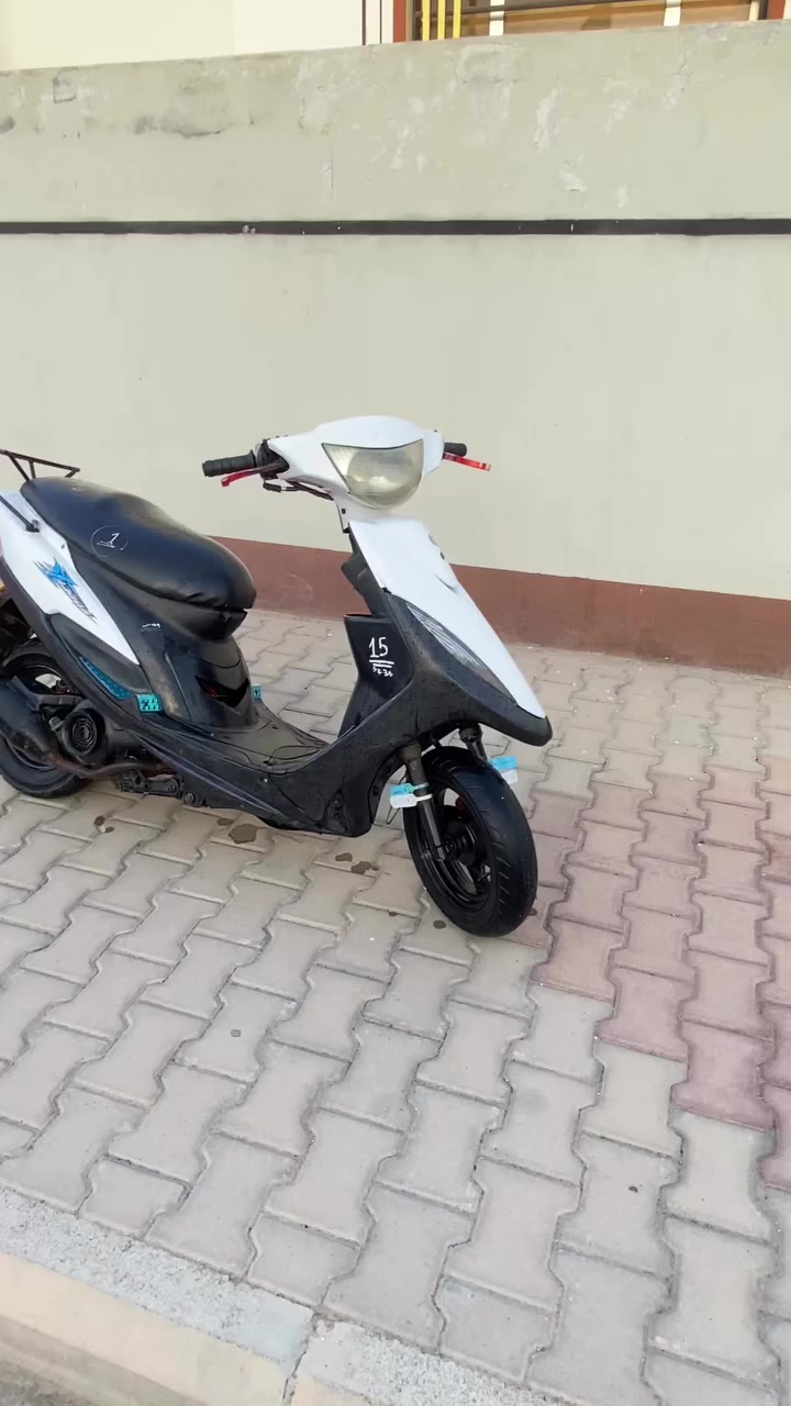 السلام عليكم ماكس عدله لبيع دراجه مفتوحه مره وحده بوشه 49 درجه نضيفه ونشطه شلعه معدل كلشي شغال بيها السعر 350الف قفل لا تعاملني ابد مكاني كوت حي جامعه ***********
