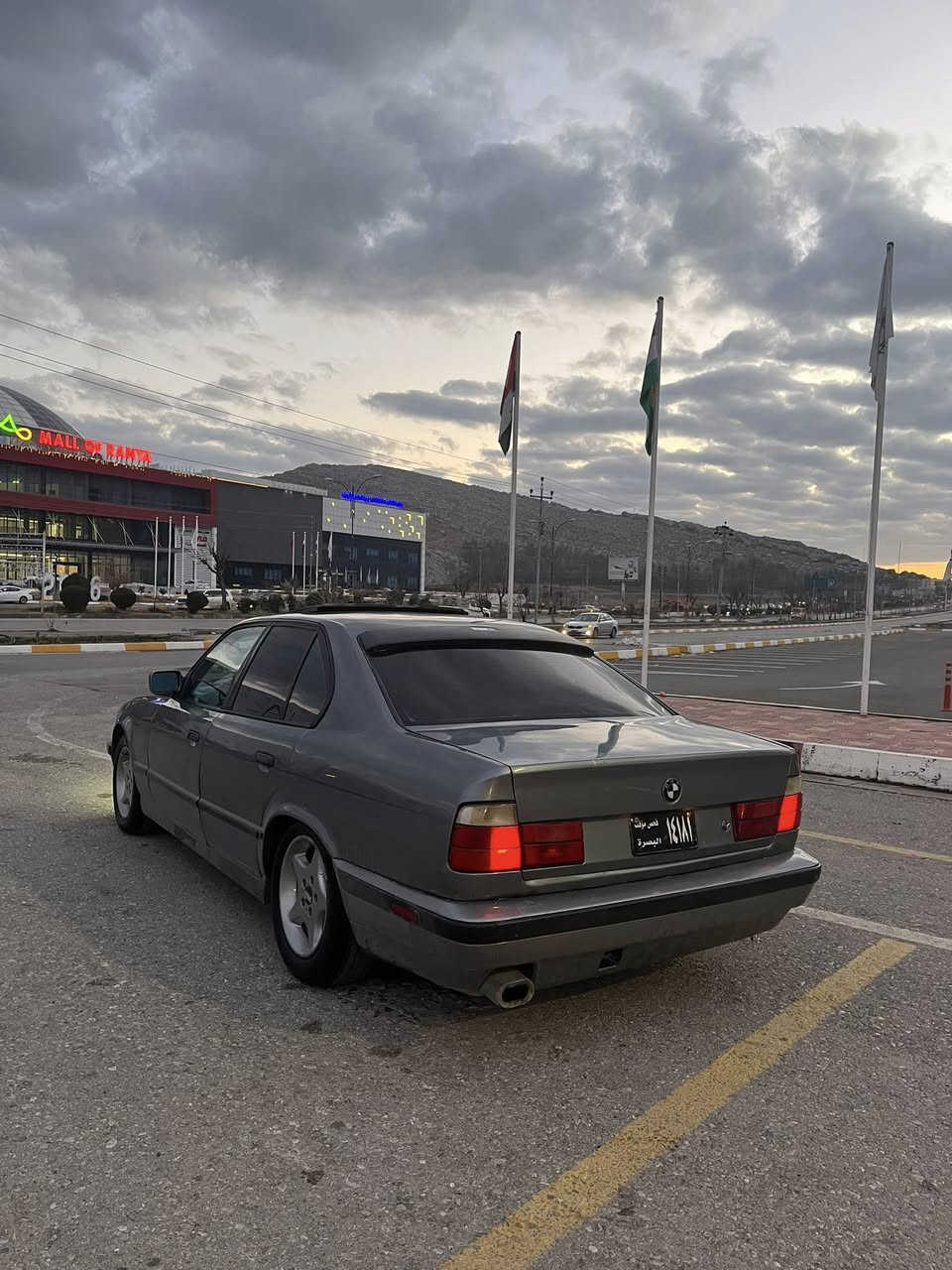 سلاو ى خوا تا ن لى بيت BMWمؤديل 1993ئا رمى سليمانى 525 گير عادى گير مه كينه به شه رت توندوتؤ لى و هه مو گيانى به شه رت سه ياره كه شانى موسه و بى ليدراوى پيشو پشت وا تا هيچى پى وه نيه دواو پيشى كه پسه بى خايس  مالى ده ستى دؤسته ره قه مى دواو پيشى ئه سليه    پيش گه وره و بؤنيت گه وره ..بؤنرخ په يوه ندى به و ژما ره يه وه بكه  .***********
