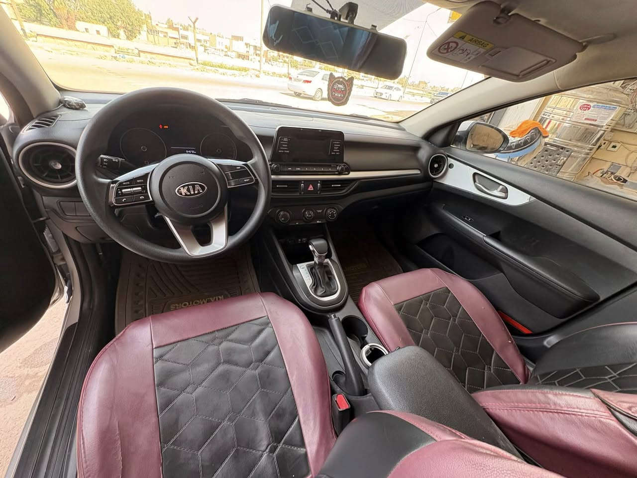🛑 للبيع: كيا سيراتو 2019 خليجي 

- الفئة: L (ستاندرد) - محرك 1.6 لتر (اقتصادي جداً).
 - الممشى: 64,676 كم.
- حالة السيارة :حاله ممتازه ميكانيكياً وضرر بسيط تحت الباب فقط
 -المواصفات: ، بلوتوث، حساسات خلفية، كامرة خلفية.
- مرقم : بغداد
 -الموقع:بغداد/بابل.

السعر:السعر قابل للتفاوض 
 
للتواصل:***********

