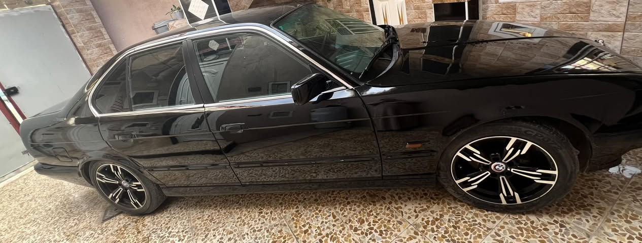 السلام عليكم عندي سياره للبيع بي ام 525 موديل 92صبغ جديد كشنات جلد جديد محرك كبس كير اوتو سياره اربع جامات كهربائي شرط رقم نينوى شرط تحويل وكاله سياره مقفوله من كل شيء سياره فول بس مو سلايد وارد ياباني سعر 64 عنوان موصل رشيدية ***********
