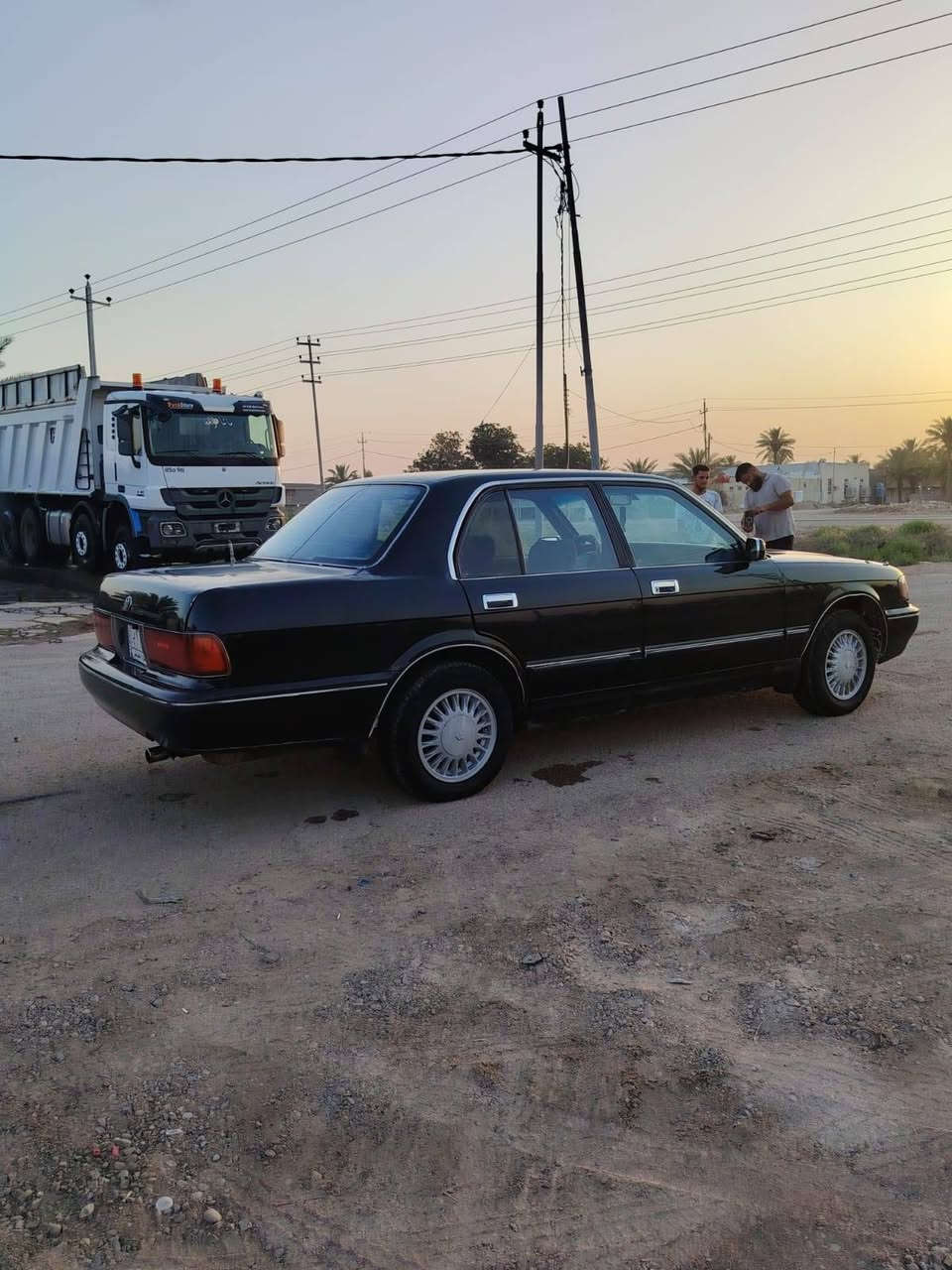 سلام عليكم للبيع أرنب موديل 1992 مكينه 300 كير ميكانيك رقم انبار بسمي بيهة جاملغ خلفي صبغ فقط مكفوله من تحويل او نقل جثه وكص السعر 50 بيهة مجال بصيط  للاستفسار اتصل ***********
