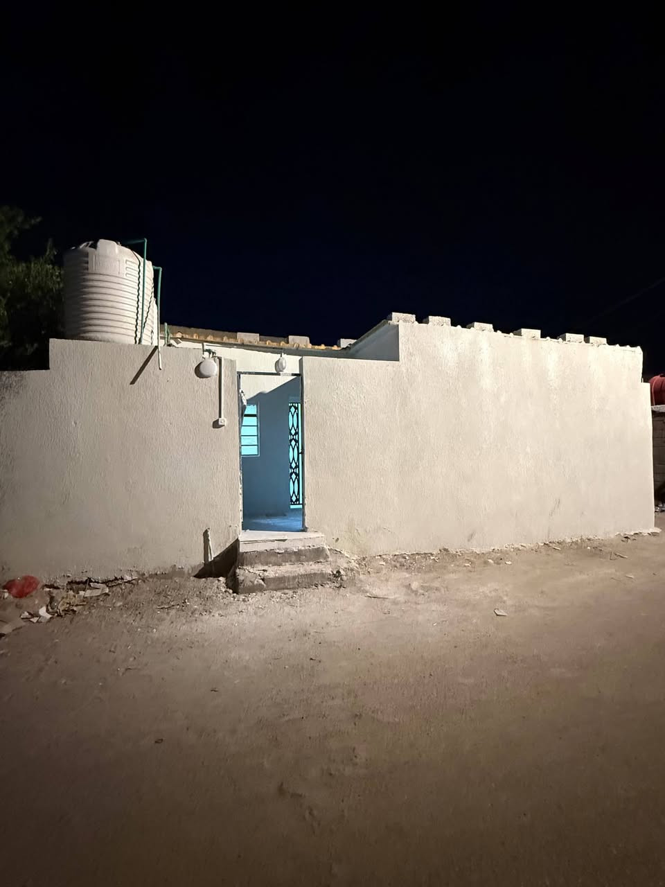 أسعد ألله أوقاتكم بكل خير 🏠
اللاستفسار ***********
توفر دار سكن لبيع
ألمساحه 95 م 
 شارع تبليط 10 م

جميع الخدمات متوفره
مدارس قريبه عليك + ماء + كهرباء + 
محتويات البيت
دوانيه 
صاله
مطبخ
غرف منام عدد1
صحيات
سكف سندويج
نوع العقار : طابو ملك صرف زراعي 

العنوان : أبي الخصيب طريق الوصطي قريب مدارس طيور الخصيب الاهليه 

سعر 35 وبي مجال
اللاستفسار ***********
