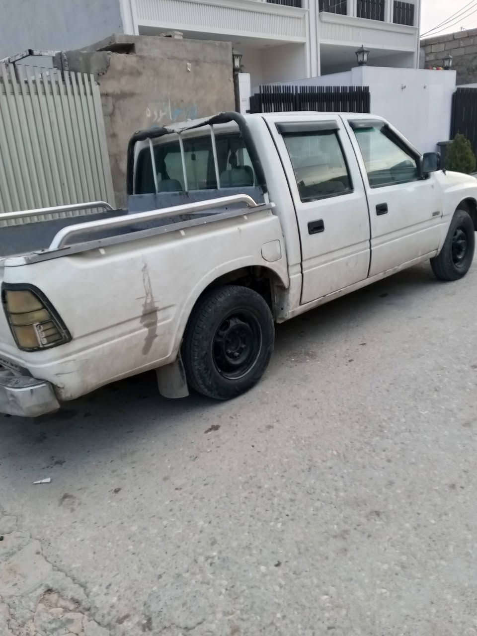 پیکاپ ئاسوزو مۆدیل  2001 بۆ فرۆشتن گێرو مەکینە بە شەرت شانسیو ئەکسل بەشەرتژ.م *********** سعر35
