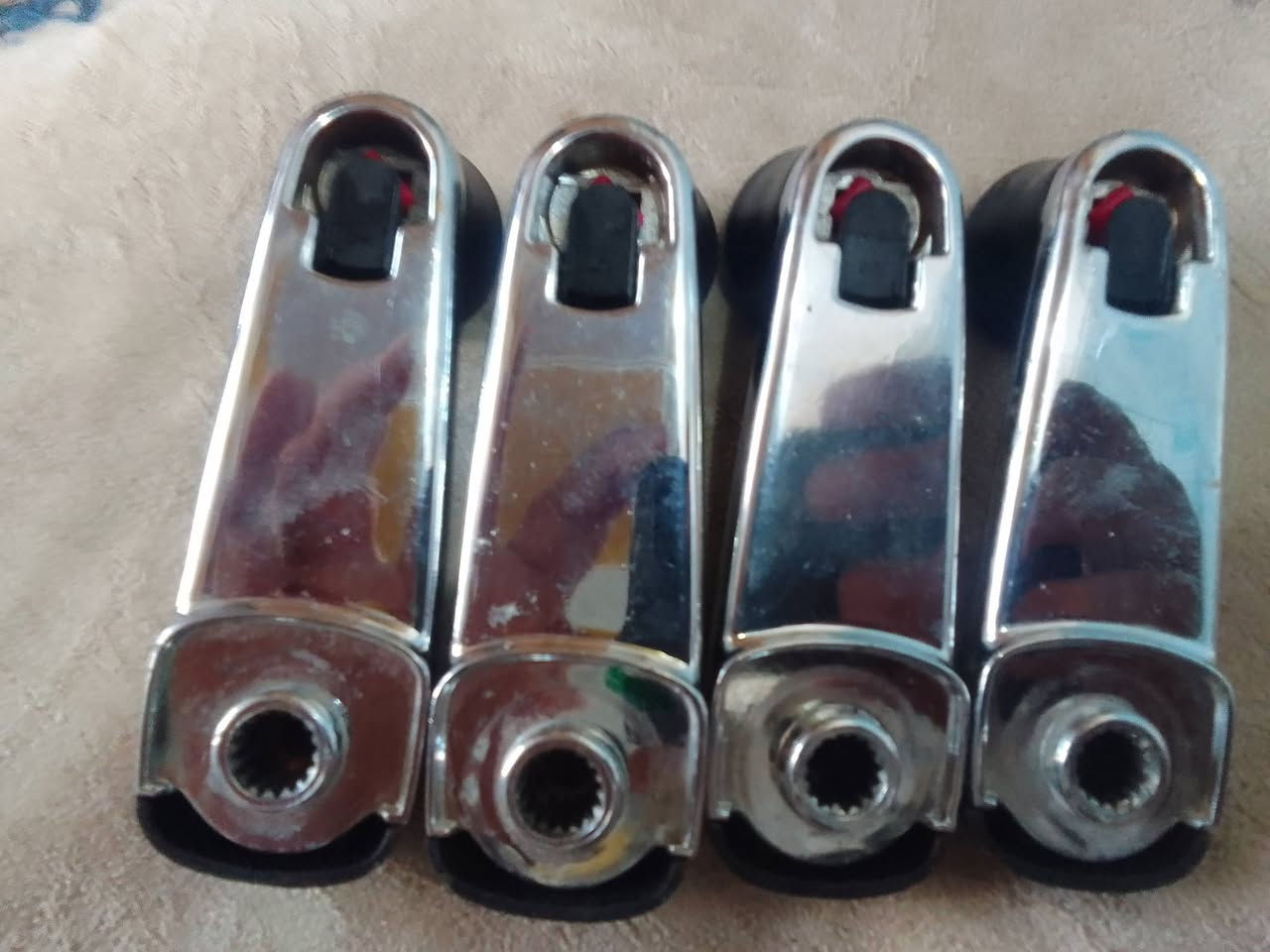 سلام عليكم يدات مل جام جوابي سن ستيل 

ابو جحيل  

دب 

تخام اربعه البيع سعر 25 اربعتهن  مكاني نجف توصيل بس داخل نجف ***********
