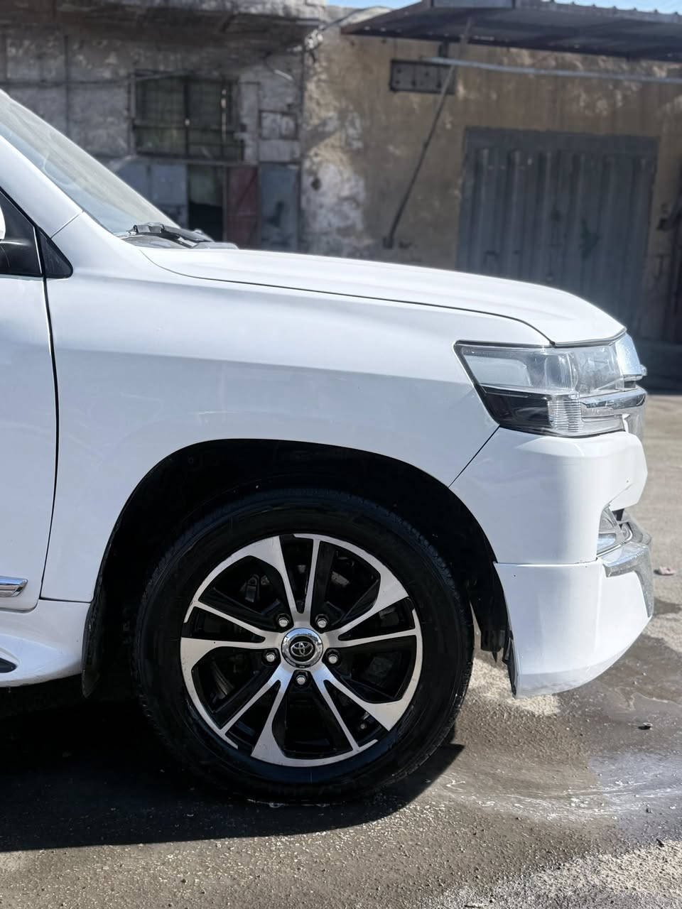 السلام عليكم تيوتا لاندكروز2014 محدث2020 سيارة جافيه ومعمره شاصي وبجم مكفول سياره فول مواصفات فتحه جلد حساساات كامره خلفيه داخل قرميدي ثلاجة وسطاني محرك 6سلندر4000المرغوب سياره تدفئه تبريد كلها شغال مابيها نقص حلوه وجاهزه وبالخير على  الياخذها السعر260 وبيها مجال للاستفسار الاتصال على هذا الرقم بي واتساب ‭0771 442 5748‬
