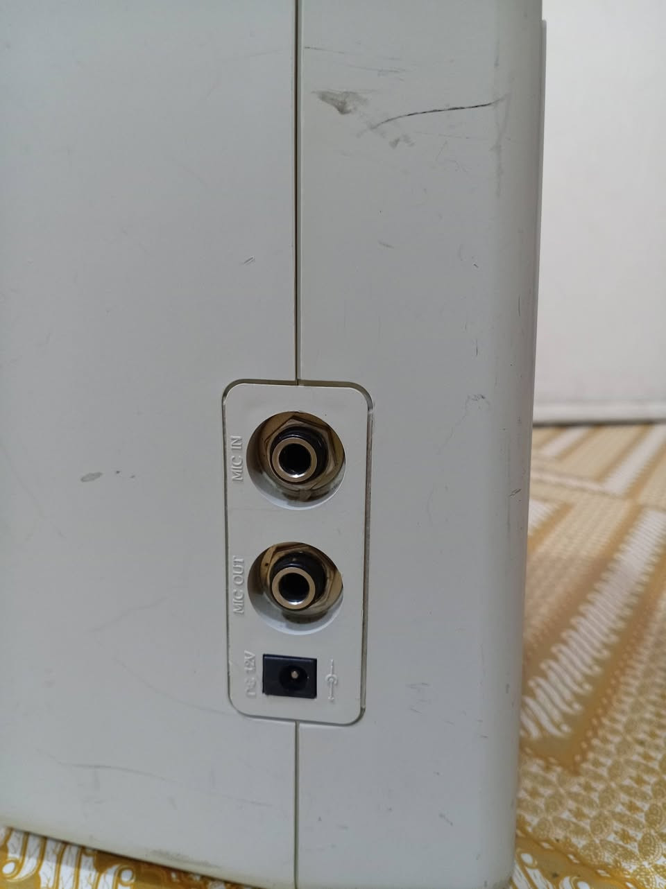 مكبر صوت يعمل على البطاريات والكهرباء 220 فولت شغال وعلى بلاده بدون أي خلل أو تصليح نهائياً

السعر 25 ألف
يوجد توصيل


**إذا كنت صاحب هذا الإعلان وتريد حذفه لأي سبب، رجاءا أرسل رسالة إلى الدعم الفني**