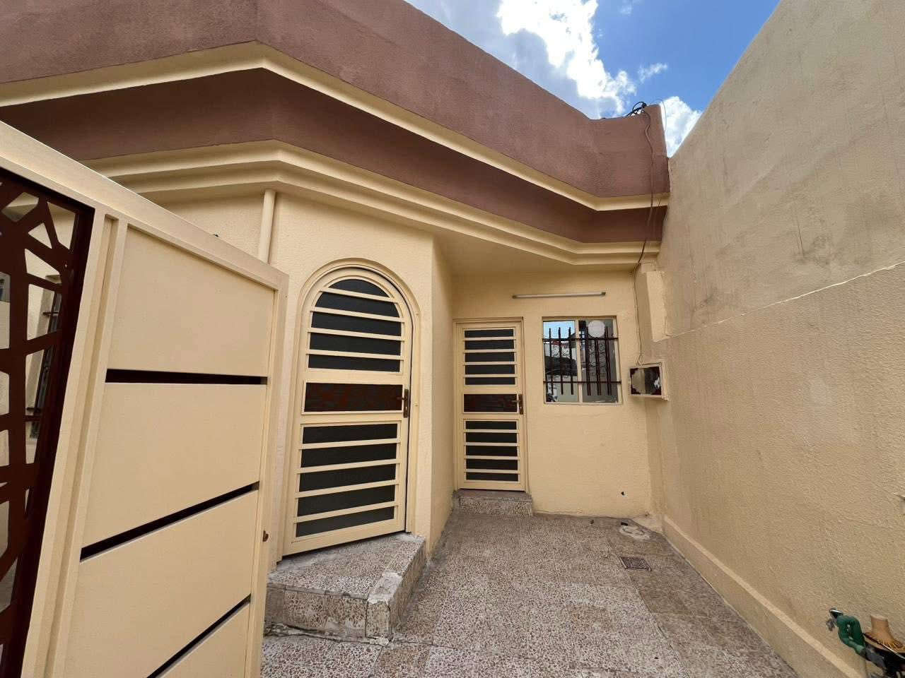 🏡 دار للبيع –لدى مكتب التطوير  

📍 الموقع: حي الميثاق 
📍المربع الذهبي قرب جامع البر الرحيم
📐 المساحة: 127متر (واجهة .6.250م × عمق 20م)
❗️بناء الدار 2017 
مواصفات الدار:

🔹 طابق ونص
 • الطابق الأول: غرف + هول + استقبال + صحيات داخلية وخارجية
 • الطابق الثاني:  غرف نوم + هول + وسطح ناصي
📑 الملكية: سند طابو الزهور
تحويل مباشر من الشرعي🫆🔁

للاستفسار اكثر مراجعة مكتب التطوير للعقار سايدين الميثاق مقابل مطعم رائدر بدر وقرب جامع لا إله إلا الله 
اوالاتصال على الارقام التالية🔸
*********** واتس + فايبر
‏*********** واتس + فايبر 
*********** واتس + فايبر
 ***********  واتس + فايبر
#عقارات #الموصل  #مكتب  #التطوير #العراق #دار #سكني  #تجاري #الميثاق #اكسبلور #بيع #شراء #ايجار
