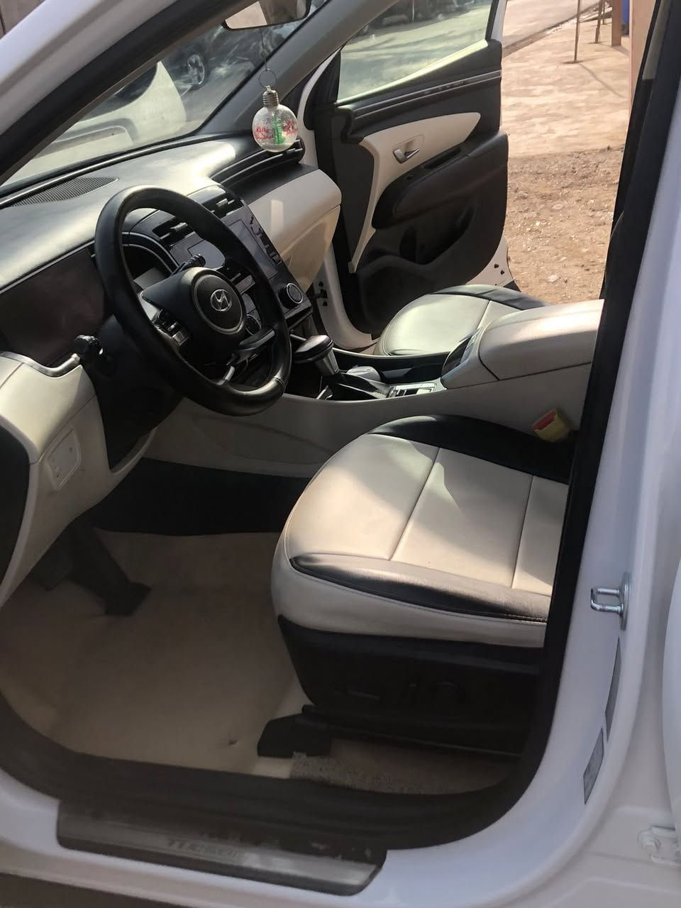 للبيع توسان ٢٠٢٤ خليجي رقم بغداد باسمي سياره مناقصهه اي شي كامله مكمله بيهه طختين بلبنيد وبلصندوك موظح بلسونار بدون اي دواخل ماشيه ٤٣ الف المواصفات معروفه فول عدا الفتحه الكشنات جلد ولكاعيه جلد السياره نظيفه على وظع الشركه سبير منازل مكاني بعقوبه هذه رقمي ***********بع فقط السعر ١٩٥ بيهه مال قليل
