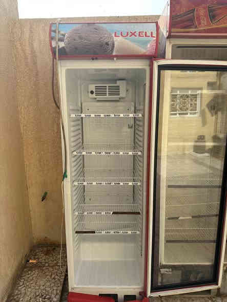 السلام عليكم عراضات للبيع 
مستعملاات بس نضاف
رفوف عدههن 15 
بكان الاصمعي الجديد 
***********
