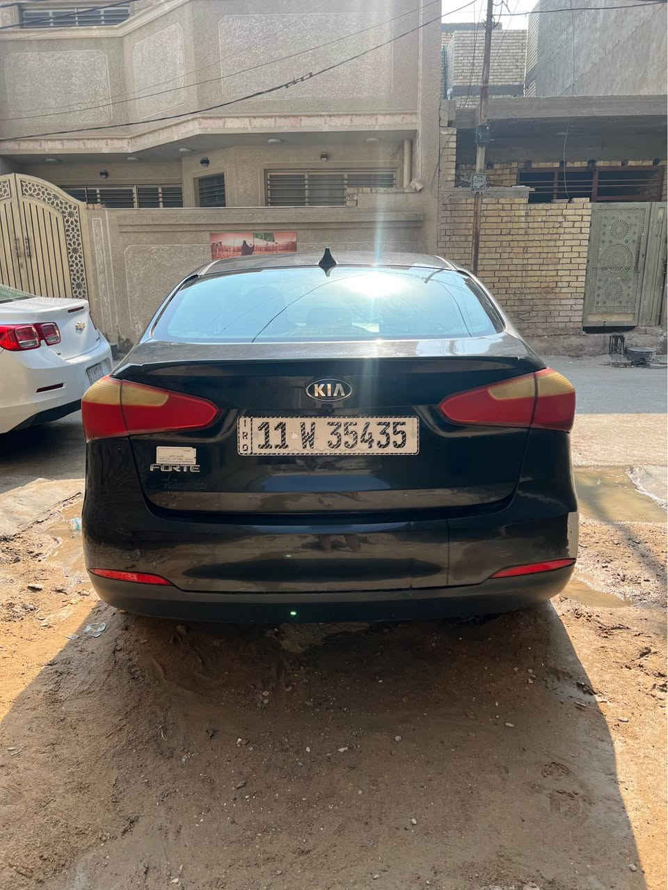 السلام عليكم 
كيا فورتي 2015 
وارد امريكي 
محرك 2000 دوش  
محرك كير خير من الله 
حدادية جديدة 
تدفئة تبريد 
كامرة دوارة تحكمات ستيرن 
بيها ملاحظات صفحة الراكب يرادلها تكحيل 
بچمها كبس مال شركة بدون ايرباك 
سونارها بالصور 
السيارة ماشية 119 
سيارة بغداد باسمي الرقم الجديد 
سعرها 96
مكان السيارة بغداد الغزالية الهياكل. 
*********** بغداد, العراق
