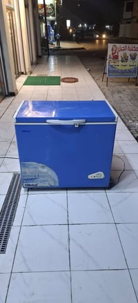 مرحبآ مجمدة نوبل ماركة معروفة حجم 10 قدم شغالة وظمان بشغلهة نظام تجميد...