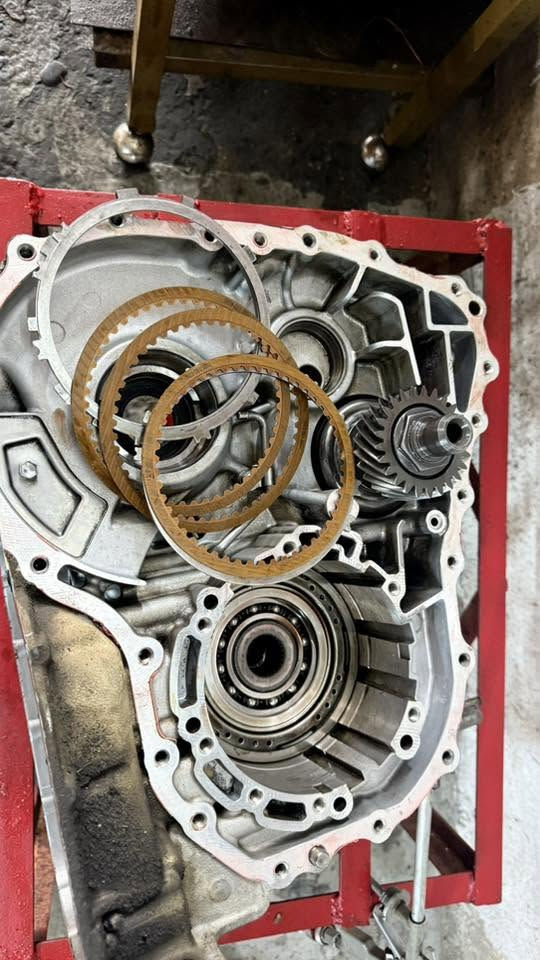 سلام عليكم أصدقاءومتابعين مركز كير اوتماتيك النعيمي⚙️

🚘 Toyota Corolla 🇨🇦2️⃣0️⃣1️⃣5️⃣

🔧 الحالة: السيارة وصلت للورشة مبوشة  ❌ بعد الفحص بالجهاز 💻تبين النتيجة خلل ميكانيكي ⚙️ تم فتح ناقل الحركة وفحص الأجزاء الداخلية تبين تلف منظومة cvt⛓️‍💥وعلى نمرة البك بوش ‼️السبب (نوع الهيدروليك عادي +ماء الرديتر عادي) 

🔄 تم استبدال (منظومة مع كلاج R) وكالة 🇯🇵ورجعت السيارة على وضعها الطبيعي، 🚘✨مع فلتر + واشر كيس + هيدروليك 🩸

 💡 أهلاً وسهلاً بجميع زبائننا الكرام، ثقتكم وسلامتكم أولويتنا دائمًا 🌹

⸻

📍 عناون ورشة مركز كير اوتماتيك النعيمي 
 •كركوك –حي الصناعه –خلف بانزين خانة –الشهيد مجاور فرع البداله .

📞 للتواصل:
***********

الموقع📍 https://maps.app.goo.glS6WCsHBtSPAAz44j6?g_st=ipc
