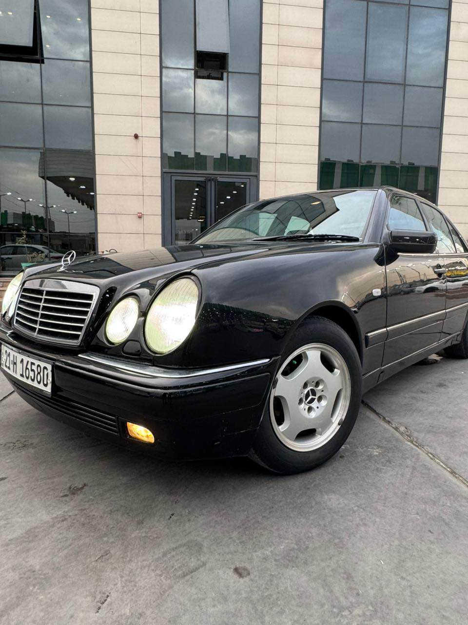 مارسيدس ام عيون 1995  رقم انكليزي فول مواصفات للأخير شاشه بلاد سيدي جنجر ١٢ قرص بلاد شغال غرفه بلاديه مخارج شحن بدعاميات زراكات لايت شغال تبريد قطعتين  سلايد روف مثبت سرعه 🚀 كشنات تدفئه تحكمات كهربائي شغاله ثلاجه حساسات شغاله وبعد بيها هواي مواصفات كير مكينه صدر كفاله سياره كلها على وضع شركه سعر 85 عنوان بغداد بلديات ***********     *********** بغداد, العراق
