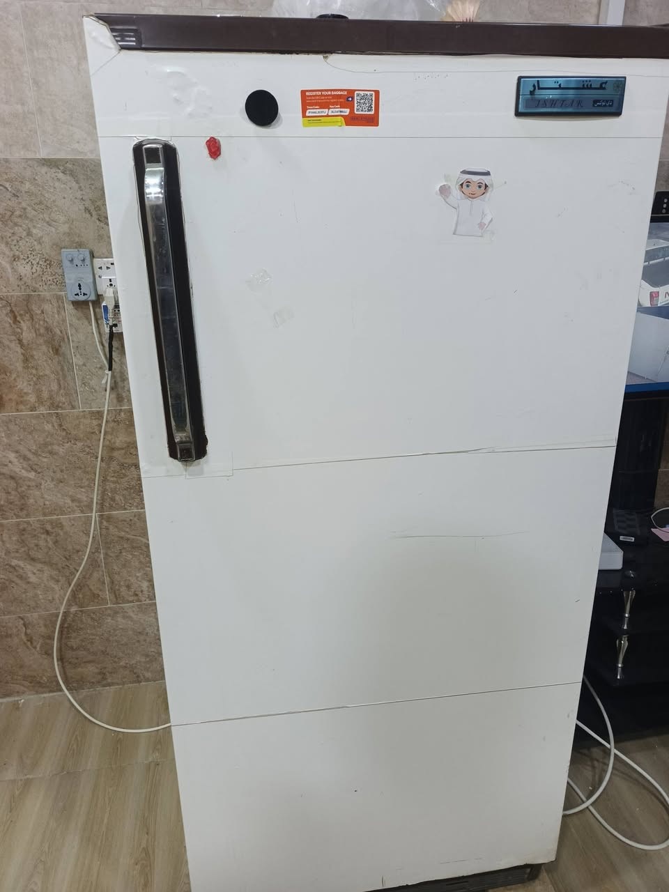 السلام عليكم غراض للبيع
وقوله تعالى ولا تبخسوا الناس أشياءهم
عندي. 
ثلاجه عشتار سعر130 الف امانه الله برودتها تدفع متر . شغاله١٠٠٪
مبرده الشمال حجم الجبير  شغاله ١٠٠٪ سعرها 75الف 
بوفيه خشب كامله حتى القفاله شغاله .. سعرها 30 الف والقفل ب٥ الف وانته احسب 

للاستفسار ***********
