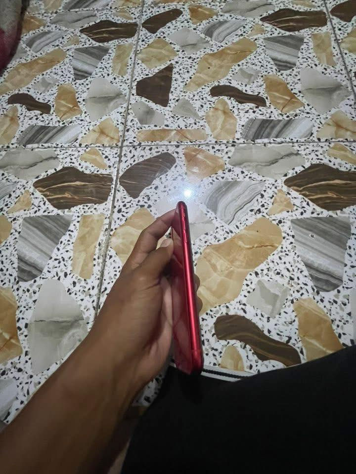 يالله 11 عادي اللبيع أو مراوس
ذاكرة 128 وبطارية 74 

جهاز كله شغال مابيه أي عطل

كلشي مامبدل بي وتر بروف 

بس الضهر مفطر وحاطله غلاف الباقي كله بلادي

سعره 225 وبي مجال مكاني بغداد أبو غريب 

هاذه رقمي ***********
