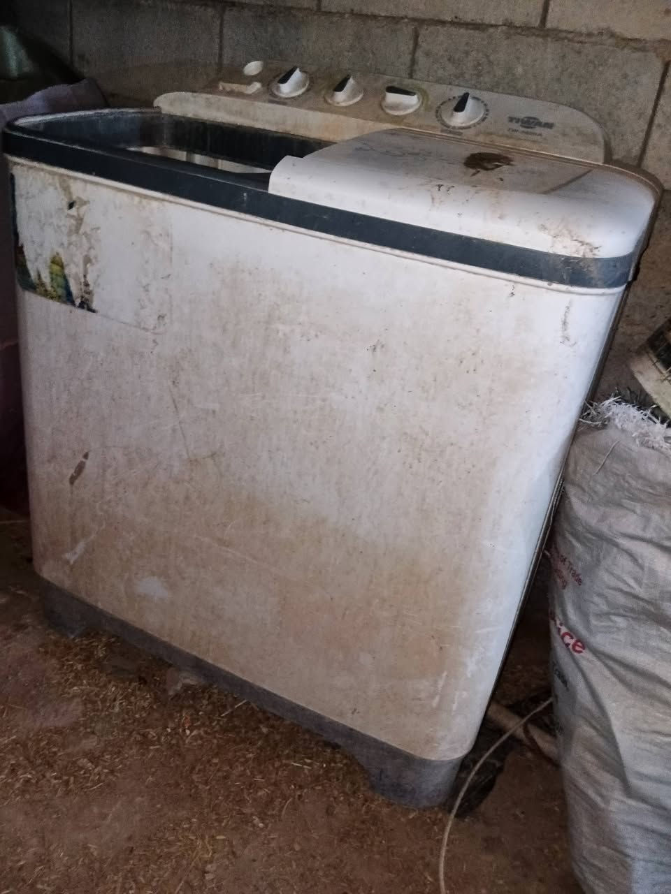 سلام عليكم للبيع غساله شغاله نشاف وغسل 
+مبرده حديد شغاله بس عوزه بيبان السعر 
 *********** واتساب
