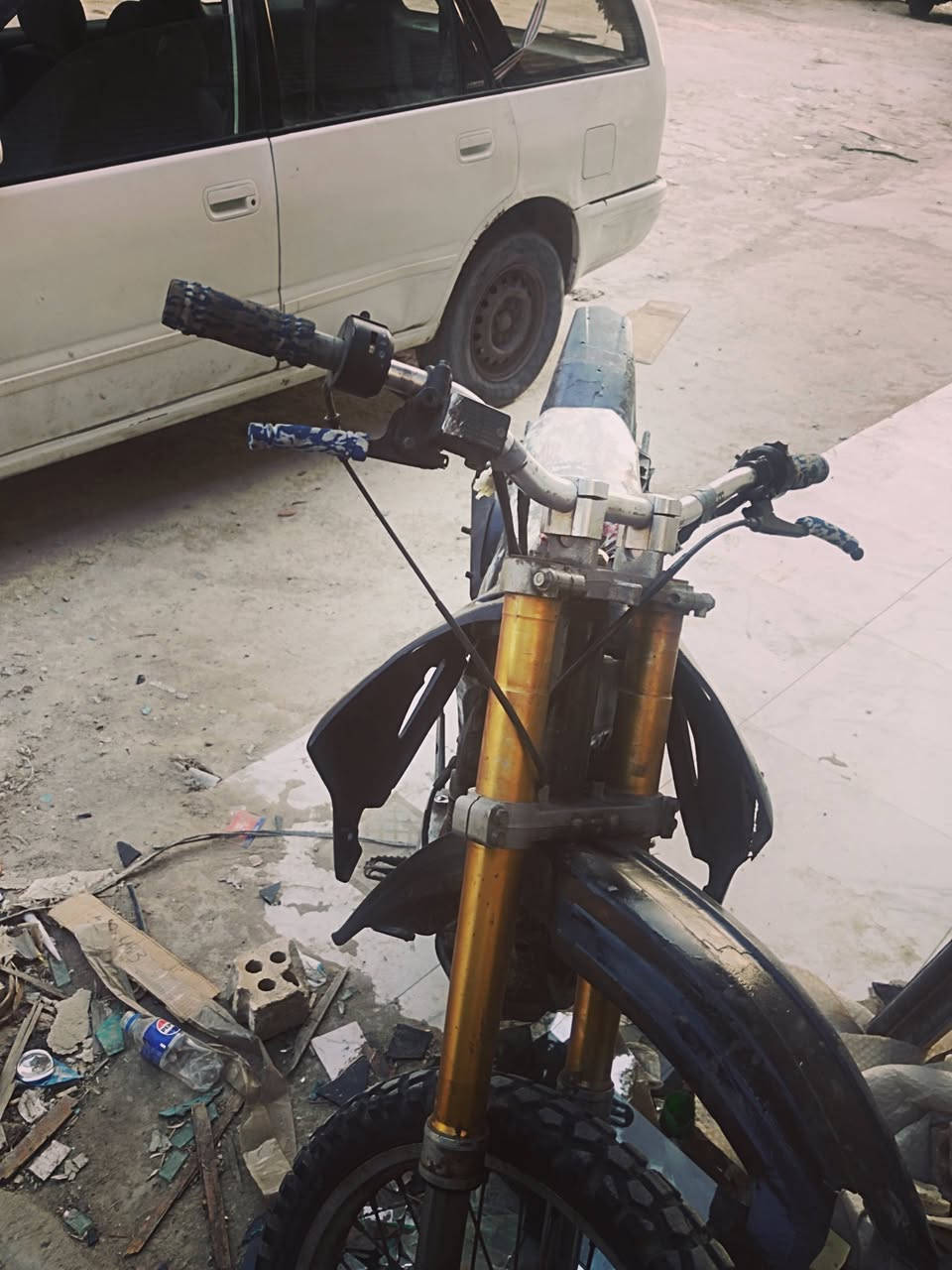 سلام عليكم دارجة قفاز للبيع دراجة كاوسكي حجم كبير دراجة شاصي الاصلي ياباني الثگيل دراجة شلعة ومعدل دراجة لاتبخير لاتنقيص أي نقص مابيها سعر 350  وبيها مجال او ترهم مراوس بـ دراجة أيراني
للأستفسار الرقم أدناه(***********) ويوجد بي واتس أب للأتصال.
