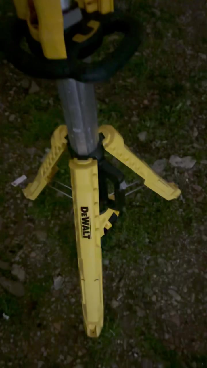 سلام عليكم اخوان 
عيد فطر مبارك وكل عام وأنتم بألف خير 
لايت ديولت DEWALT  اصلي كلش نضيف للبيع شحن 
توصيل متوفر 
*********** 📞 واتساب
