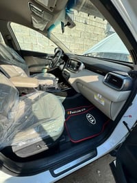 كيا سورنتو خليجي موديل ال٢٠  لون ابيض  ٦ سلندر ٧ راكب  دبل شباك  فوووو...