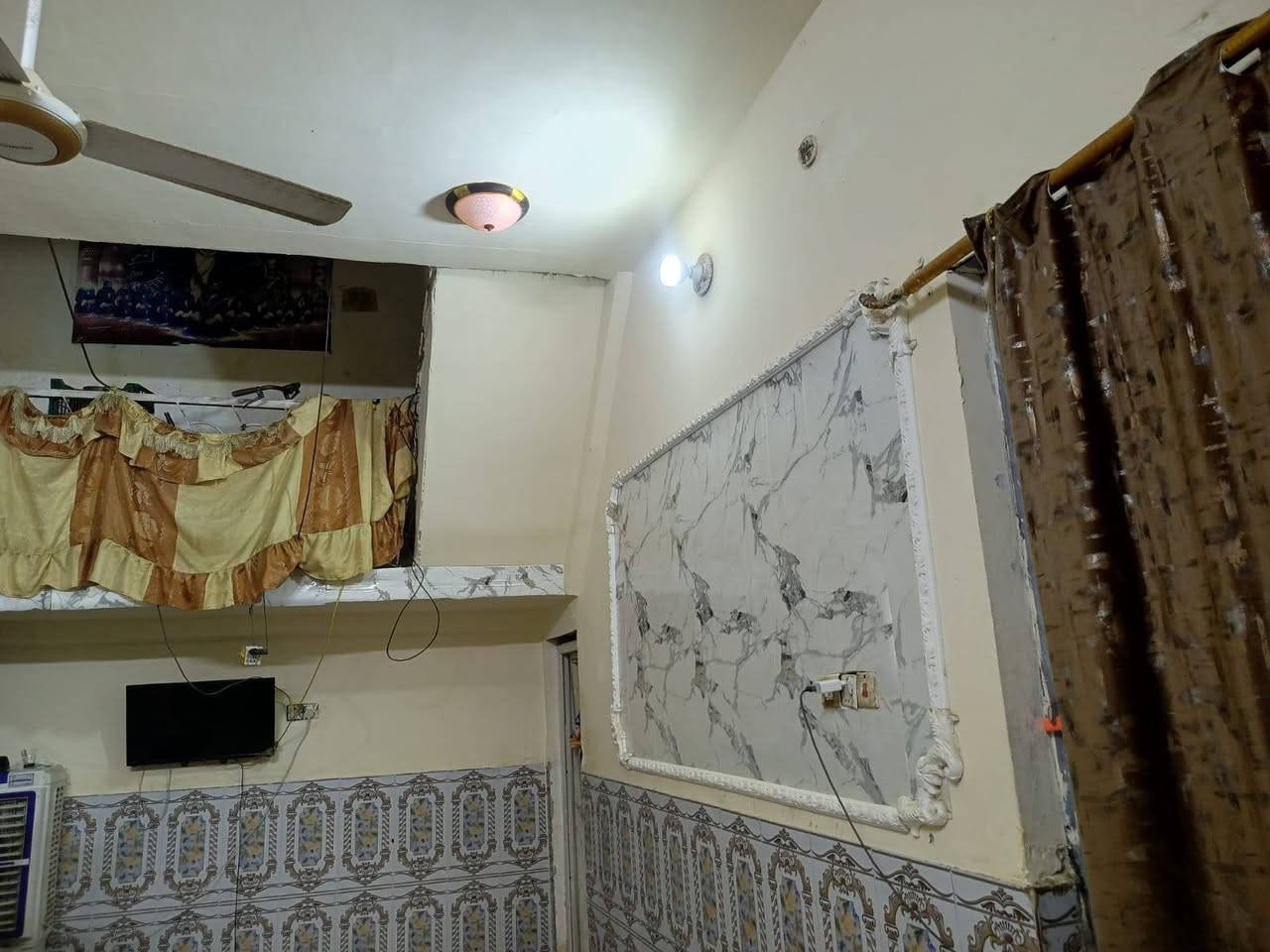 سلام عليكم بيت ١٢٥ متر طابو بحي الفلاح غرفه وصاله ومطبخ وصحيات ***********
