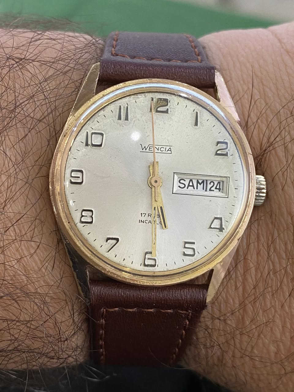 للبيع سويسري اصلي قديمه من زمان عندي بيها مختومه  اريدها 150 الف قفل ناهيتها


**إذا كنت صاحب هذا الإعلان وتريد حذفه لأي سبب، رجاءا أرسل رسالة إلى الدعم الفني**