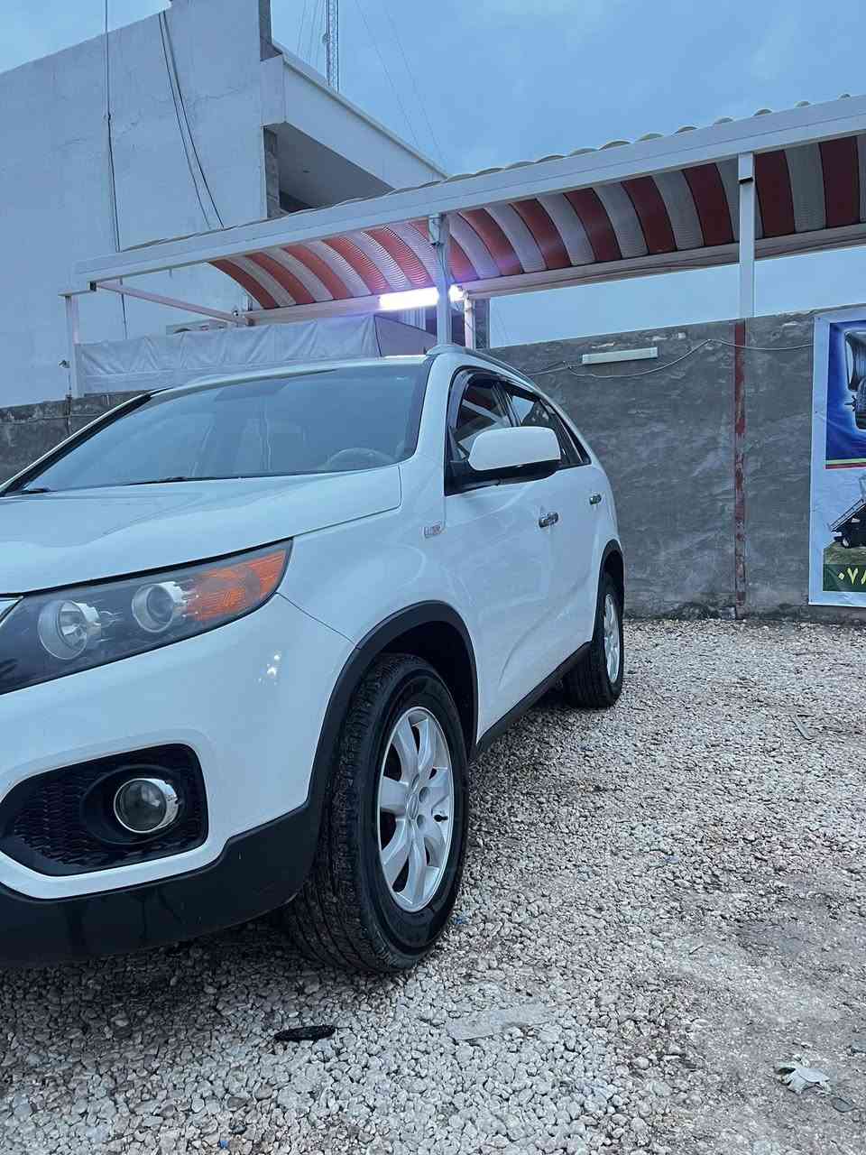 سورنتوا 2011 خليجية مكفولة 
4 سلندر 
تخم تاير 
حدادية جديدة 
رقم بابل الدولي 
تدفئة 
تبريد
تحكم ستيرن 
7 راكب 
***********
مكانب بابل
