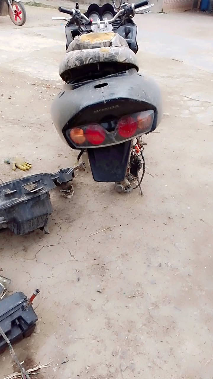 فورزا صفر 8 الدراجه متركه كاطعه ولف ابيع هذا الموجود تايرات جديده دروعه مازدات جدد
ابيع كوم حديد
الشراي يقيم باليرضي الله او ياخذه 
مكاني ديالى الخالص
***********
