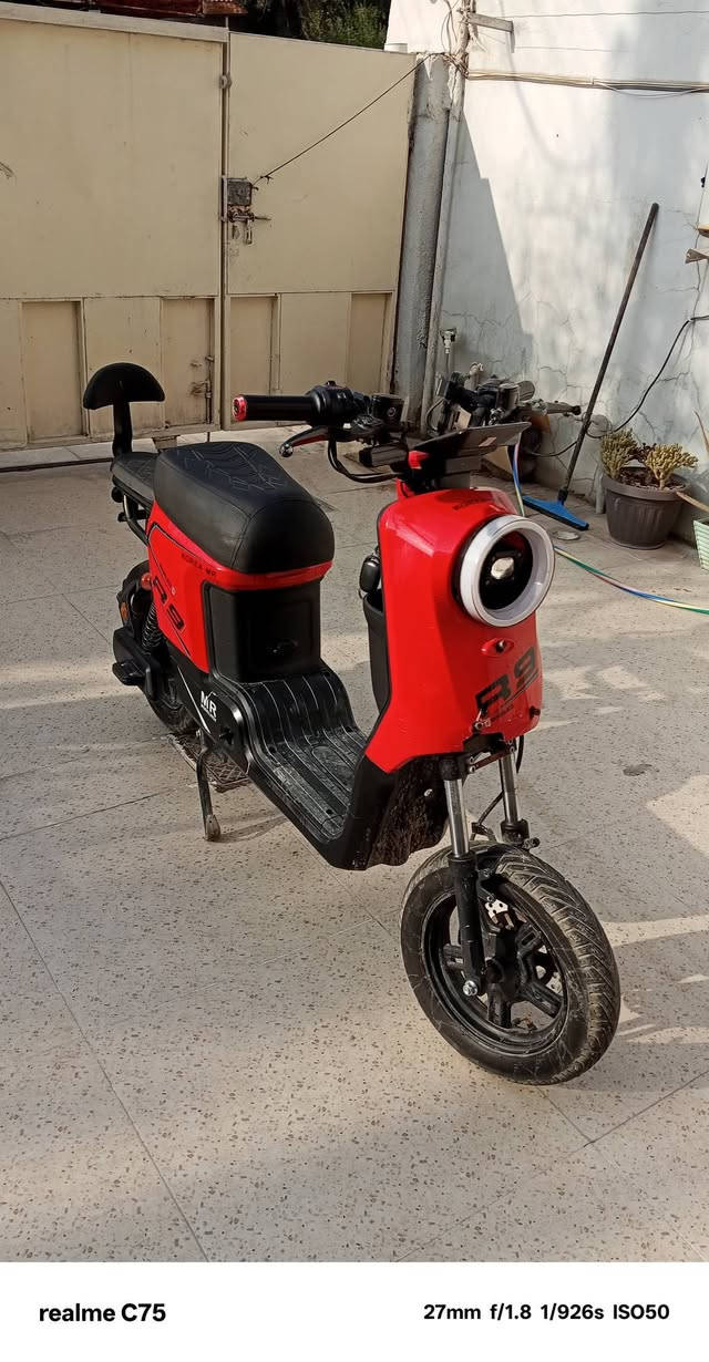 السلام عليكم دراجه شحن ار 9 للبيع بطاريات جديد ماطور نظافته 80% سعره 380,000 بمجالي يجي يريده لا يجيني خاص خابرني على بس رقم رقم التليفون ***********
