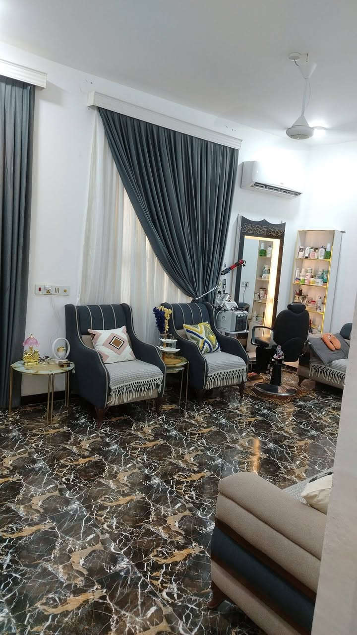 السلام عليكم بيت للبيع المساحه ١٠٠متر مربع شارع 80 خلف بانزين خانه اظواء الحله طابور زراعي سند ٢٥ ***********
