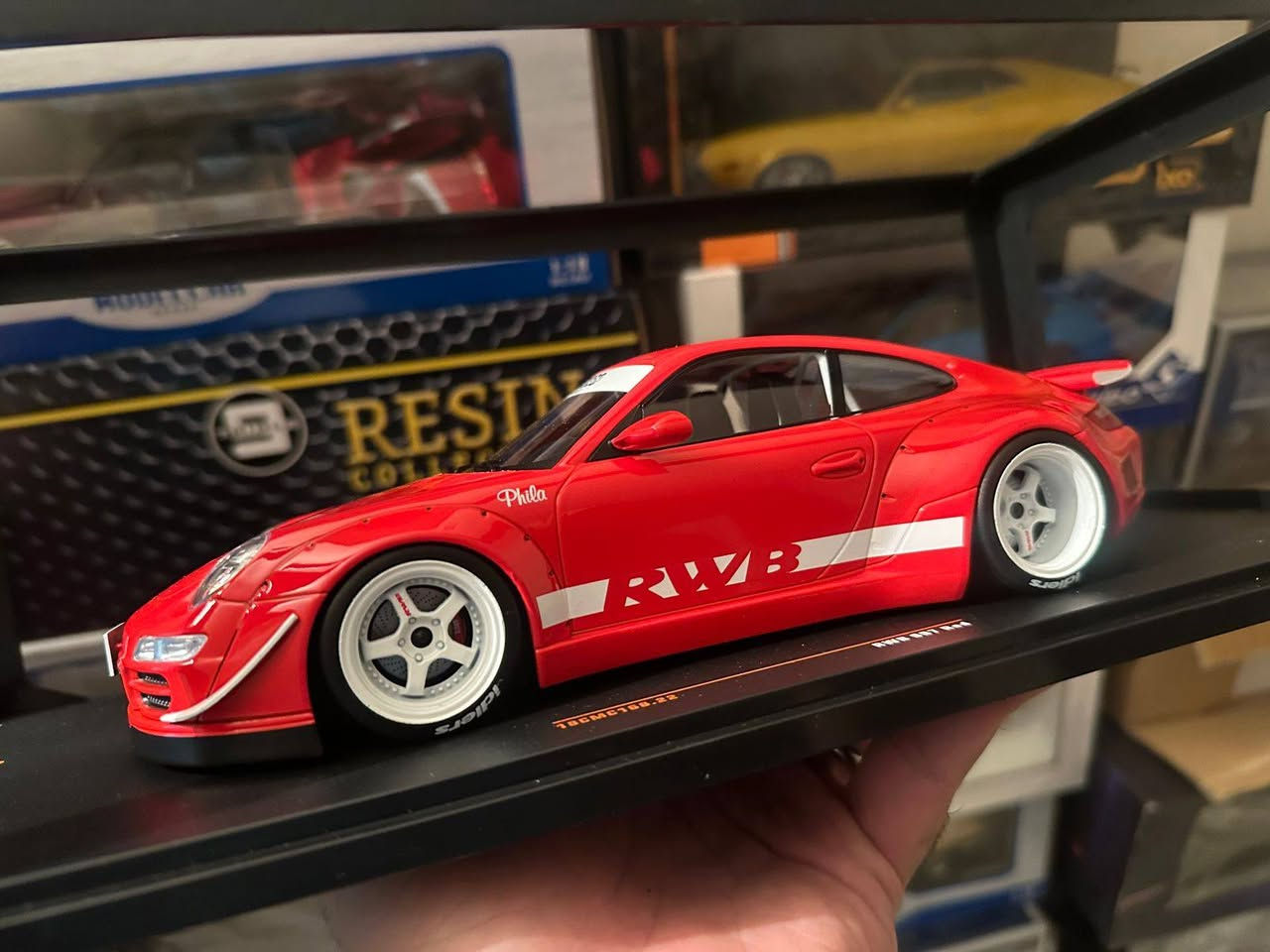 PORSCHE 911 RWB 997 🔴
IXO 1/18 
#fyp 
#diecast 
#model 
#مجسمات_سيارات 
#foryoupage


**إذا كنت صاحب هذا الإعلان وتريد حذفه لأي سبب، رجاءا أرسل رسالة إلى الدعم الفني**