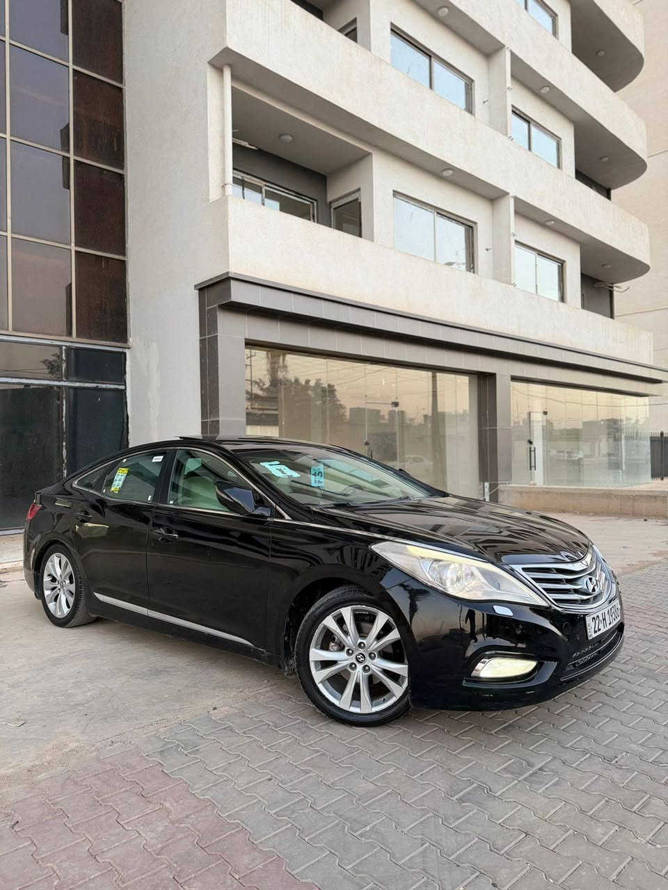 سلام عليكم
ازيرا ٢٠١١ خليجي ملكي محرك دوش 
باسم كردي شرط التحويل 
بيها صبغ جاملغ ونص باب خلفي بدون دواخل 
بانوراما 
بصمه
كشنات جلد وكهرباء. خزن ميموري  كشنات تدفئه تبريد مساج
سيدي جنجر ٦ اقراص 
حساس امامي خلفي 
اشاير بلمري ومري شفط ويل كب ١٨
لايت لد وعدسه بك لايت لد
عارضها 107 ومجال بسيط
مكاني بغداد الدوره 
***********
