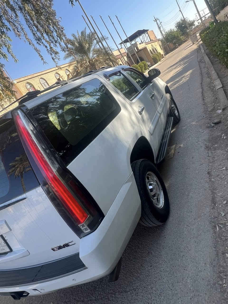 السلام عليكم للبيع يوكن فحل 8برقي موديل2007 السيارة GMC وارد خليجي ألون كرزي مصبوق أبيض رقم سيارة أجره بغداد تحويل ثاني يوم تخم تاير ويل كيب سعر 185 وبيه مجال بصيط مكان السيارة البصره كرنه /***********
- [ ]
