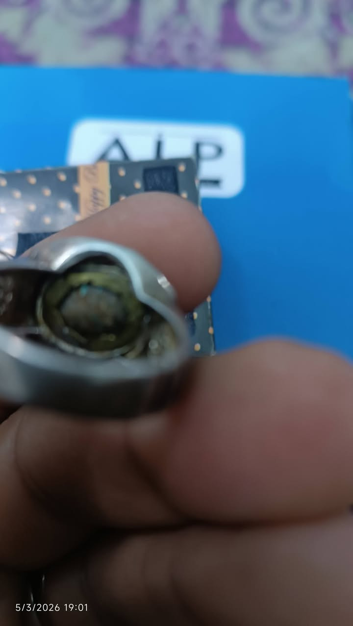 محبسين نيشابوري اصلي واحد منهم صياغة ثقيلة  مع زنجيل فضة للبيع المراسلة واتس 
***********
