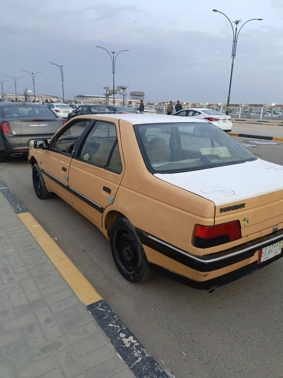 سلام وعليكم سياره حلو نضيفه البيع جاهزه ***********
