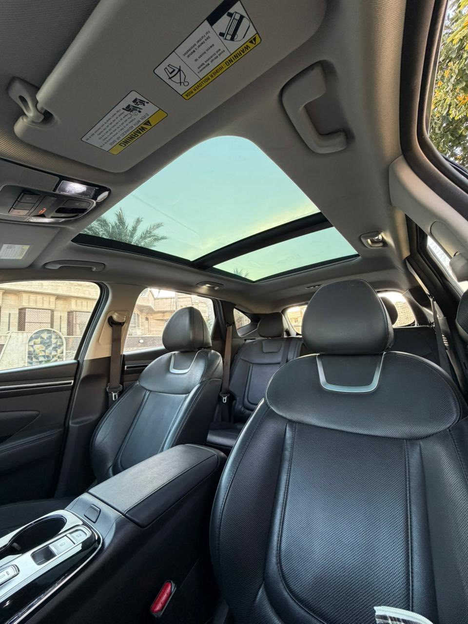 � 🚗 هيونداي توسان 🇺🇸2024 هايبرد – فول مواصفات ان لاين
🚗
حادثها:جاملغ خلفي صبغ وقبق الجنطه تبديل نفس الون اصلي وشبر بارد بلبنيد 
🔹 سيارة SUV عصرية بأعلى تجهيزات متوفرة 💯

🔥 المواصفات الأساسية:

🔹 المحرك:
✔️ 1.6 لتر تيربو بنزين
✔️ قوة ~180 حصان
✔️ عزم 265 نيوتن·م
✔️ ناقل حركة أوتوماتيكي سلس
✔️ دفع أمامي / دفع رباعي (حسب الفئة)

📺 الرفاهية الداخلية:
✔️ شاشة لمس كبيرة (12.3″)
✔️ نظام ترفيه يدعم Apple CarPlay & Android Auto
✔️ شحن لاسلكي للهاتف
✔️ مقاعد جلد/جلد + قماش عالية الجودة
✔️ تحكم كهربائي كامل بالمقاعد + ذاكرة

❄️ الراحة والتكييف:
✔️ مكيف هواء أوتوماتيك متعدد المناطق
✔️ فتحات تكييف خلفية

🌟 الراحة الخارجية:
✔️ جنوط سبائكية 19 بوصة
✔️ مصابيح أمامية وخلفية LED
✔️ باب خلفي كهربائي
✔️ حساسات أمامية وخلفية + كاميرا خلفية

🛡️ أنظمة الأمان:
✔️ ABS + EBD + ESC
✔️ وسائد هوائية متعددة
✔️ مثبت سرعة + محدد سرعة
✔️ مراقبة ضغط الإطارات
✔️ مساعد صعود ونزول التلال
✔️ أنماط قيادة متعددة

⛽
✔️ اقتصادي (تقريباً 6-8 لتر / 100 كم حسب القيادة)

📌 مميزات إضافية:
✔️ دخول وتشغيل ذكي
✔️ تشغيل عن بُعد
✔️ عزل صوت ممتاز
✔️ تصميم خارجي أنيق وجذاب

السعر:188$
المكان :بغداد_الحرية
الرقم:***********
