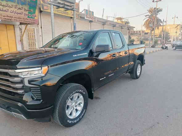 سفرادو موديل 2023 بدي طويل باب قصير شكل التاهو محرك 4 سلندر تيربو حادثها جاملغ امامي وجاملغ خلفي بدون ارقام واي محافضه تترقم   السعر 250 السياره بالعماره موجوده مراوس اونقد  ***********
