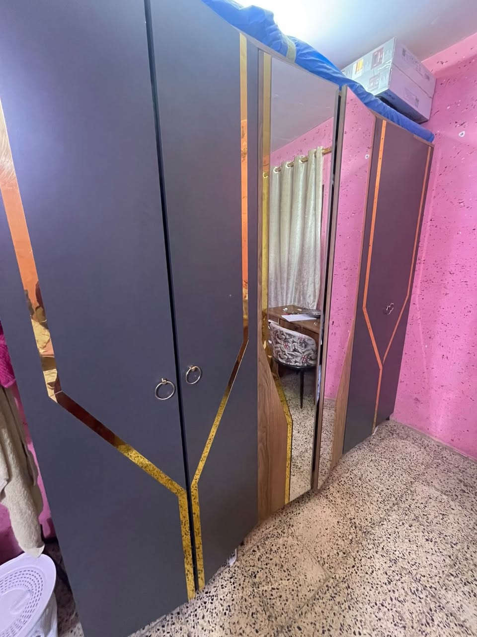 غرفة بنات للبيع بس ميزتواليت متضرر ..صيني واتس اب ‭0773 421 5089‬
