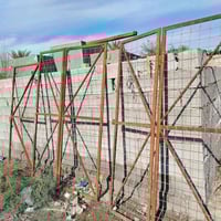 إلى أصحاب محلات الخضر والفواكة يوجد عدي بسطيات عرض مخضر عدد ٤ و أبواب ...