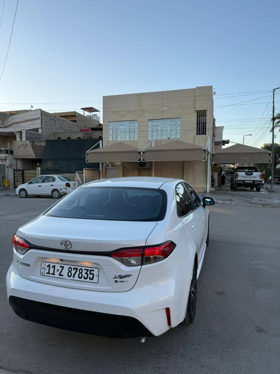 تويوتا كورلا هايبرد الشكل الامريكي (2025) خليجي.
على حالة الزيرو ماشية ( 29,000km) فقط.
(كفالة عامة على حالة الزيرو).
فول مواصفات. داخل مخمل اسود.
تغليف جام بولاريز عازل للاشعة.
تبديل دهن جديد.

رقم بغداد تحويل مباشر. 
الموقع بغداد. زيونة
السعر (23,700,000د.ع) فقط.
للاستفسار اكثر الاتصال او مراسلة واتساب:

***********
