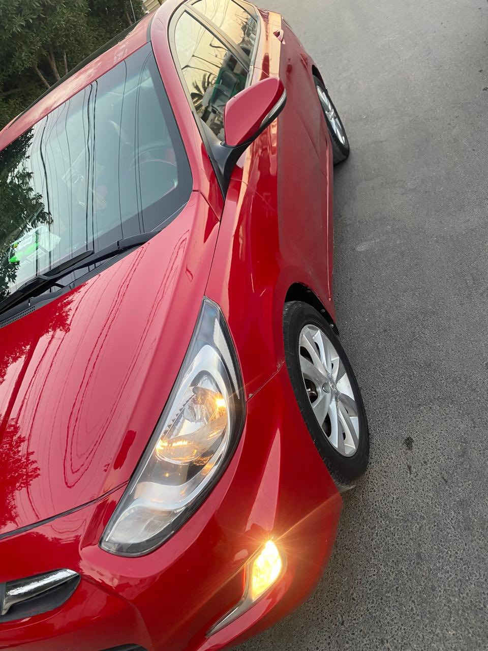 اكسنت مديل ٢٠١٥ خليجي سياره رقم بغداد
سياره جديده ما نقصه اي شي 
ماشي ١٦٠ كيلو متر 
سياره فول موصفات فتحه 
مكان بغداد جديده 
رقم ***********
سعر ٩٠ و بيه مجال حك جيه
