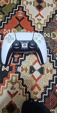 بلي 5اوربي واحد تيره كارتونه  نضيف جدا ماصارلي هواي من ماخذه  معا يده ...