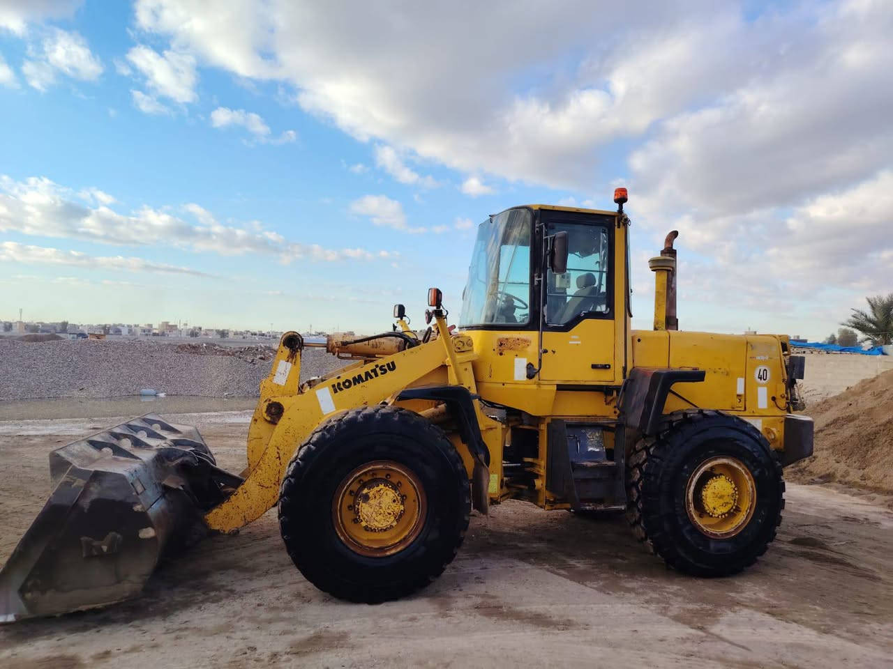 عمي السلام عليكم شفل كوماتسو للبيع مكفول كفاله عامه دتفئه تبريد حصه كاز رقم الماني كركوك موديل 2001مكان كركوك الستفتار عل رقم ***********=***********
