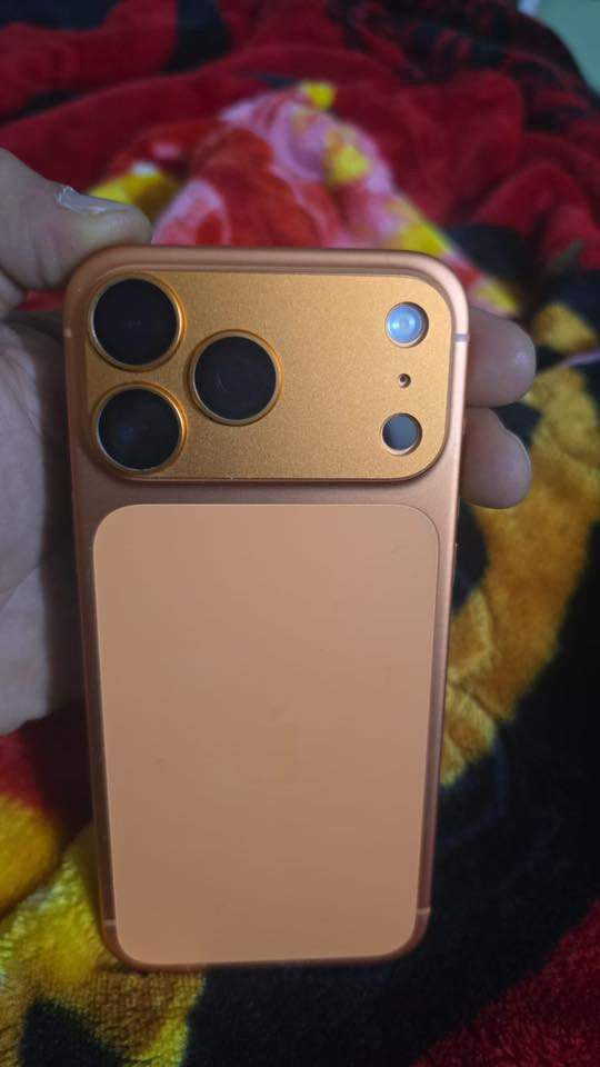 عندي آيفون ١٧ جديد البيع محتاج الفلوس ***********
