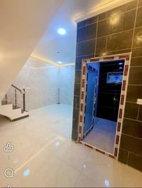 يوجد مشتمل للبيع مساحة 50متر واجهة 5ونص يحتوي على ثلاث غرفة نوم وصالةو...